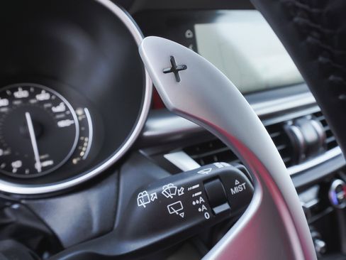 Used 2023 Alfa Romeo Stelvio Veloce image 22