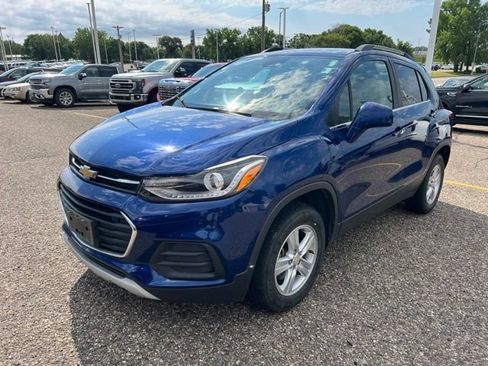 Used 2017 Chevrolet Trax LT w/ LT Convenience Package AWD/4WD image 4