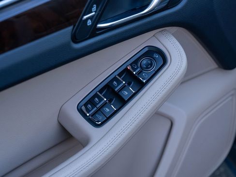 Certified 2024 Porsche Macan S image 19