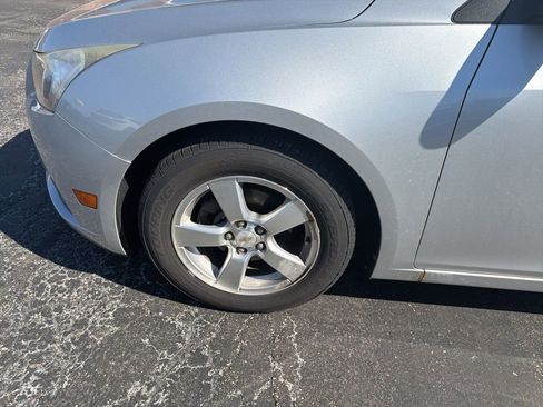 Used 2011 Chevrolet Cruze LT image 2