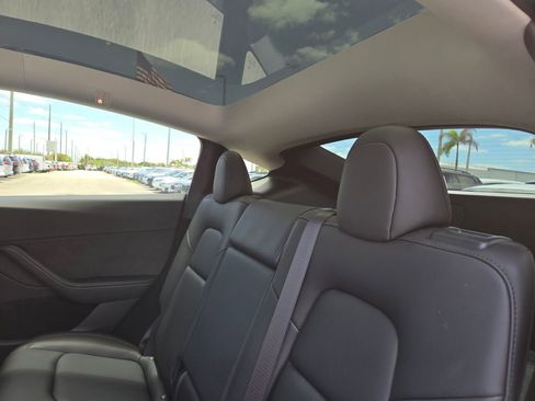 Used 2024 Tesla Model Y 2WD image 18