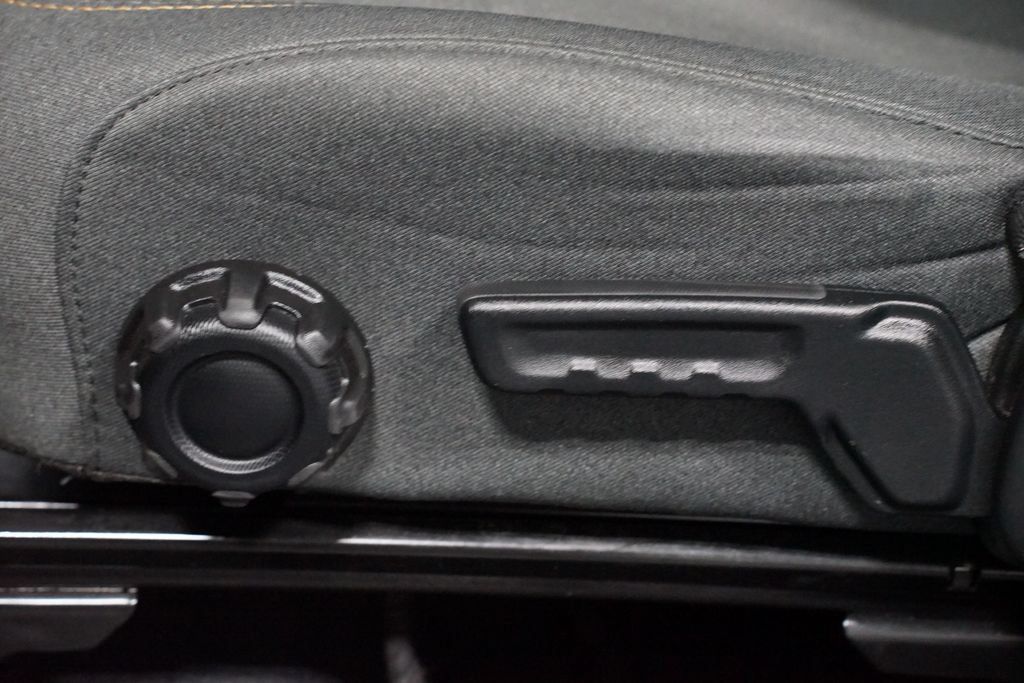 Used 2024 Jeep Wrangler Unlimited Sport AWD/4WD image 31