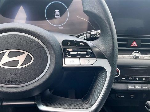 Used 2024 Hyundai Elantra SEL FWD image 11