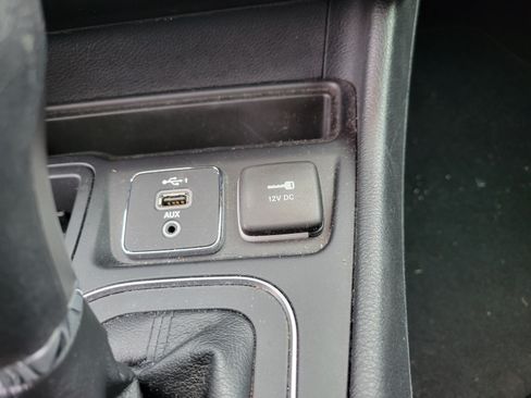 Used 2021 Jeep Cherokee Latitude FWD image 25