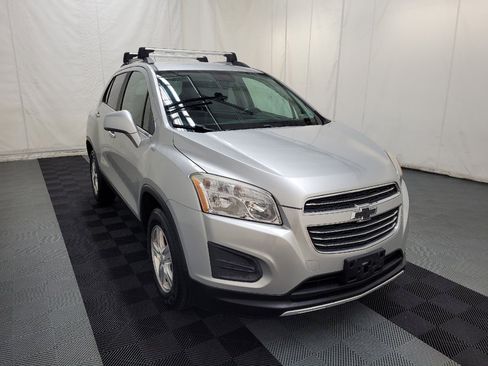 Used 2016 Chevrolet Trax LT w/ LT Convenience Package AWD/4WD image 13