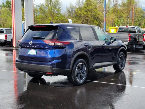Used 2025 Nissan Rogue SV FWD image 5