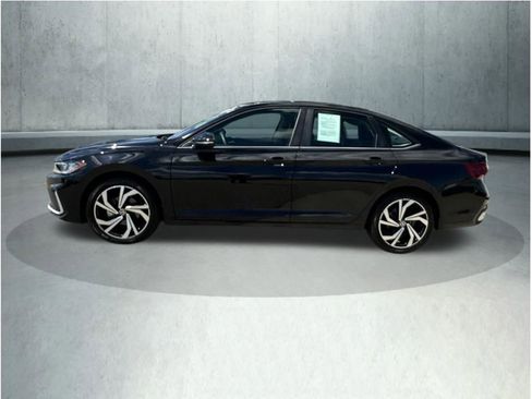 Used 2025 Volkswagen Jetta SEL FWD image 2