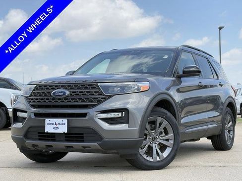 Certified 2022 Ford Explorer XLT w/ Equipment Group 202A RWD image 2