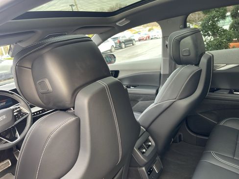 Used 2025 Cadillac Optiq Sport 2 image 32