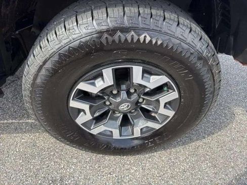Used 2021 Toyota Tacoma TRD Off-Road image 31