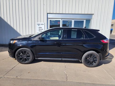 Used 2022 Ford Edge SE w/ Black Appearance Package image 2