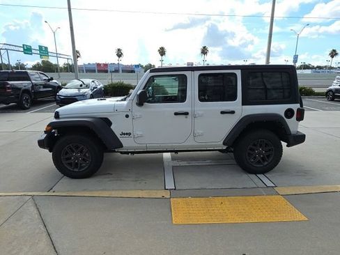 Used 2024 Jeep Wrangler Unlimited Sport AWD/4WD image 7