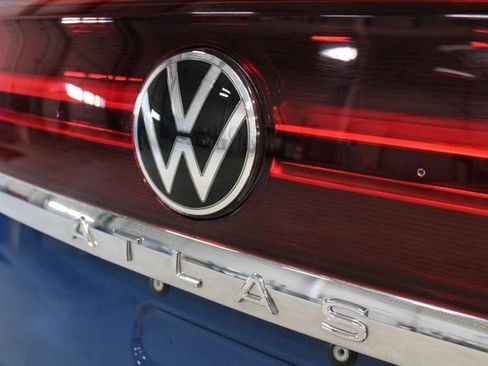 Used 2025 Volkswagen Atlas Cross Sport SE image 31