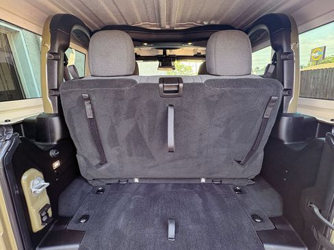 Used 2025 Jeep Wrangler Sport AWD/4WD image 39