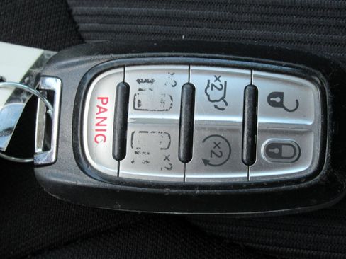 Certified 2022 Chrysler Voyager LX FWD image 29
