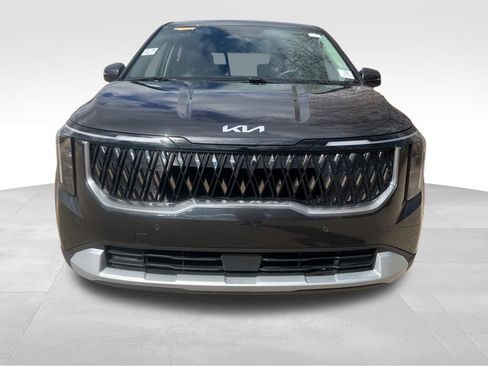 Used 2025 Kia Carnival image 10