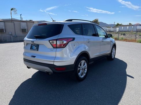 Used 2018 Ford Escape SE FWD image 6