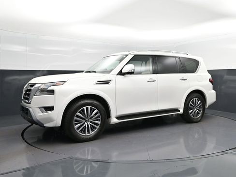 Used 2024 Nissan Armada SL w/ Captain's Chairs Package RWD image 3