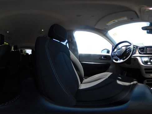 Used 2024 Chrysler Voyager LX FWD image 45
