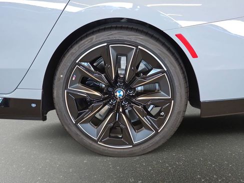 New 2026 BMW 750e xDrive 750e xDrive w/ Executive Package image 24