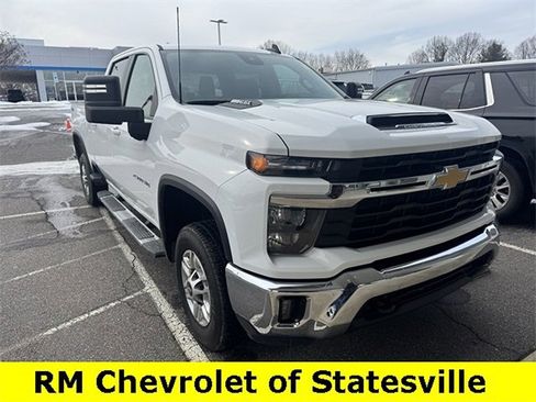 Used 2025 Chevrolet Silverado 2500 LT w/ Convenience Package image 2