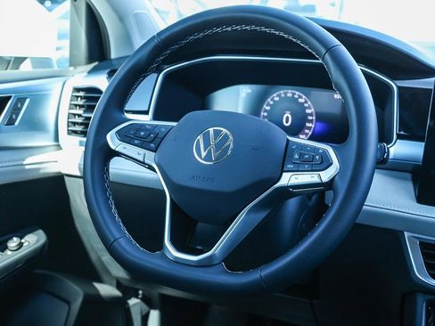 New 2025 Volkswagen Taos SE image 31