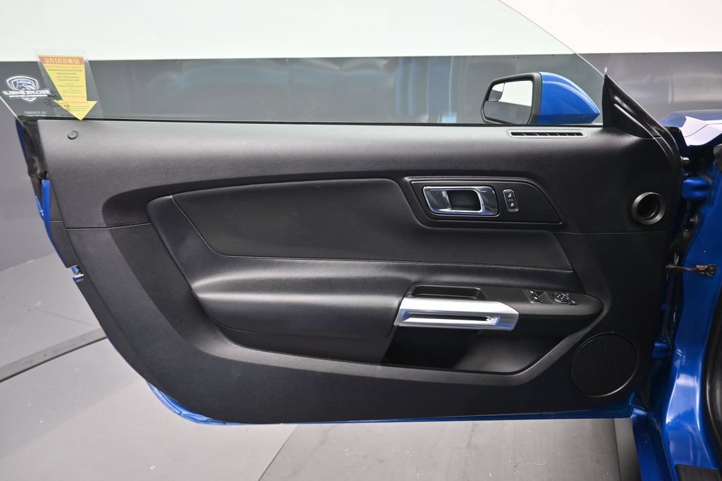 Used 2017 Ford Mustang Coupe RWD image 9