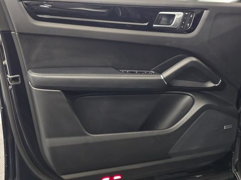 Certified 2023 Porsche Cayenne Platinum Edition AWD/4WD image 35