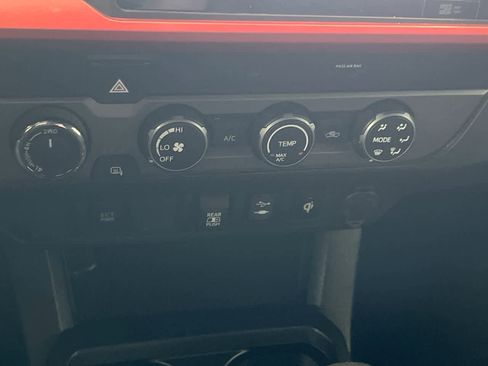 Used 2019 Toyota Tacoma TRD Off-Road AWD/4WD image 19