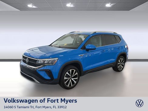 Used 2023 Volkswagen Taos SE FWD image 1