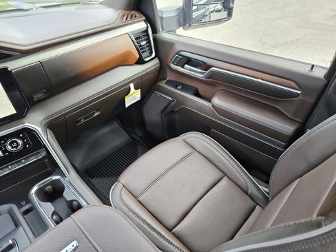 Used 2024 GMC Sierra 2500 Denali w/ Denali Reserve Package image 17