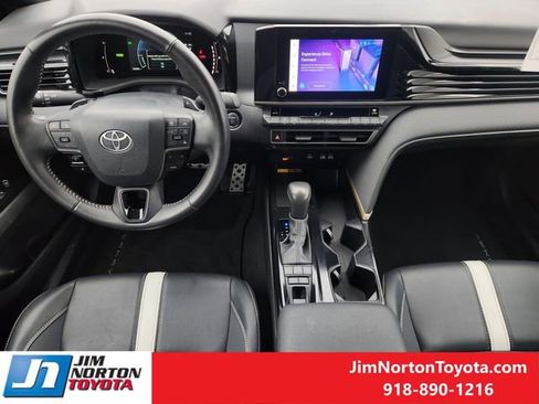 Used 2025 Toyota Camry SE FWD image 25