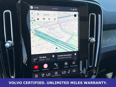 Certified 2025 Volvo XC40 B5 Core image 22