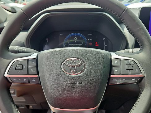 Certified 2026 Toyota Grand Highlander FWD image 15
