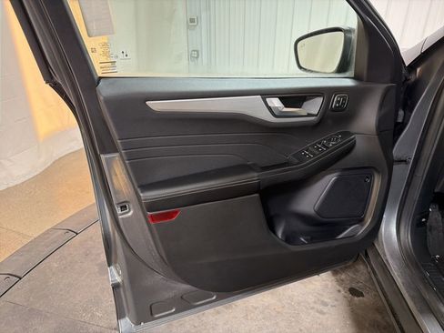 Used 2025 Ford Escape Platinum w/ Premium Technology Package image 4