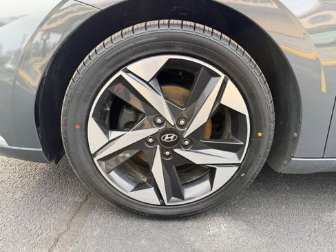 Used 2023 Hyundai Elantra Limited image 36