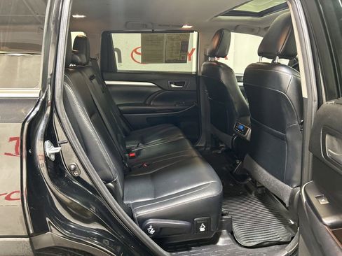 Used 2017 Toyota Highlander XLE image 16