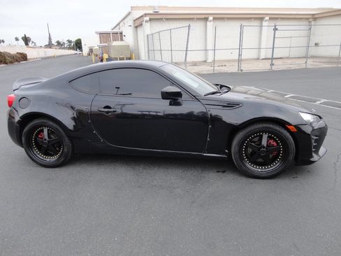 Used 2018 Toyota 86 image 5