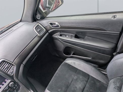 Used 2018 Jeep Grand Cherokee Altitude image 18