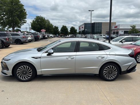 Used 2025 Hyundai Sonata SEL FWD image 5
