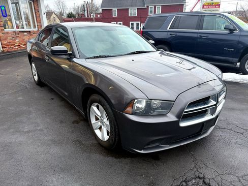 Used 2014 Dodge Charger SE image 3