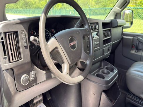 Used 2017 GMC Savana 3500 RWD image 43