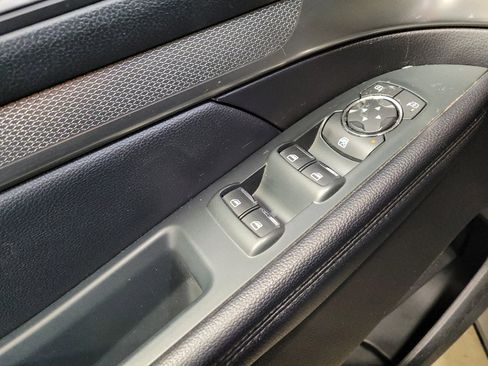 Used 2018 Ford Explorer XLT AWD/4WD image 27