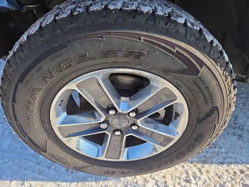 Used 2019 Jeep Wrangler Unlimited Sahara w/ Safety Group image 12