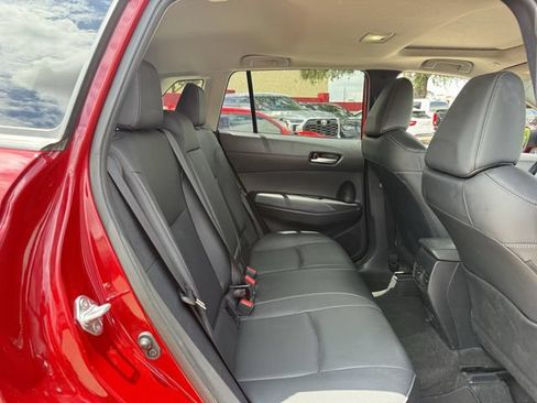 Used 2024 Toyota Corolla Cross XLE w/ Convenience Package FWD image 32