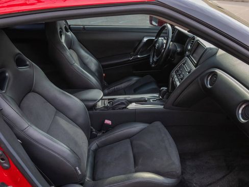 Used 2010 Nissan GT-R Premium image 52