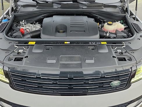 Used 2025 Land Rover Range Rover Sport SE image 29