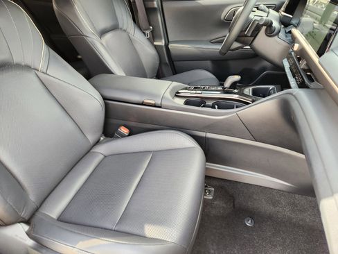 Used 2025 Toyota Crown Signia w/ Advanced Technology Package image 16