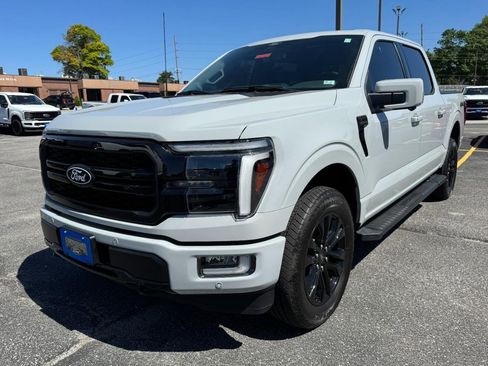Used 2024 Ford F150 Lariat w/ Bed Utility Package AWD/4WD image 8