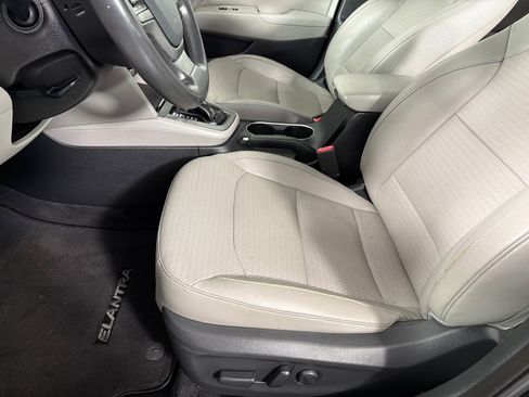 Used 2017 Hyundai Elantra Limited FWD image 12